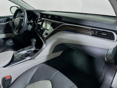 Used 2018  Toyota Camry Hybrid 4d Sedan SE at Dutro Auto near Zanesville&comma; OH