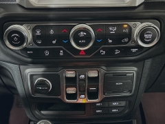 Used 2018  Jeep Wrangler Unlimited 4d SUV 4WD Sahara at Dutro Auto near Zanesville, OH