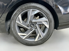 Used 2024  Hyundai Elantra Limited IVT at Dutro Auto near Zanesville&comma; OH