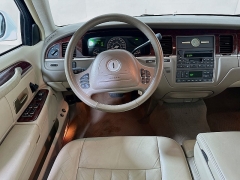 Used 2004  Lincoln Town Car 4d Sedan Signature at Graham Auto Mall near Mansfield&comma; OH
