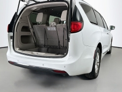 Used 2017  Chrysler Pacifica 4d Wagon Touring-L at Dutro Auto near Zanesville&comma; OH