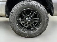 Used 2017  Nissan Titan 4WD Crew Cab SV at Dutro Auto near Zanesville&comma; OH