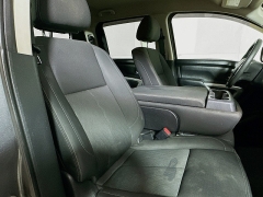 Used 2017  Nissan Titan 4WD Crew Cab SV at Dutro Auto near Zanesville&comma; OH