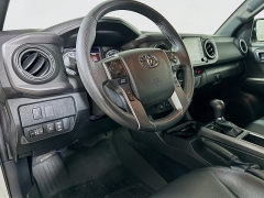 Used 2022  Toyota Tacoma 4WD TRD Off Road Double Cab 5ft Bed V6 AT at Dutro Auto near Zanesville&comma; OH