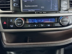 Used 2016  Toyota Highlander 4d SUV AWD XLE at Dutro Auto near Zanesville&comma; OH