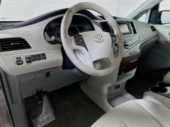 Used 2014 Toyota Sienna 4d Wagon XLE w/Auto Access Seat at Dutro Auto near Zanesville, OH