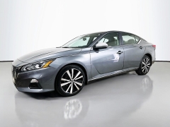 Used 2020  Nissan Altima 4d Sedan AWD 2&period;5L SR at Graham Auto Mall near Mansfield&comma; OH