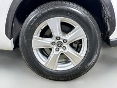 Used 2023  Toyota Highlander LE FWD at Graham Auto Mall near Mansfield&comma; OH