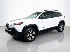 Used 2017  Jeep Cherokee 4d SUV 4WD Trailhawk I4 at Dutro Auto near Zanesville&comma; OH
