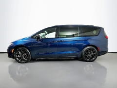 Used 2025  Chrysler Pacifica Limited FWD at Graham Auto Mall near Mansfield&comma; OH