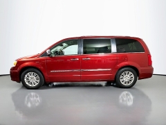 Used 2013  Chrysler Town & Country 4d Wagon Limited at Graham Auto Mall near Mansfield&comma; OH