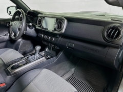 Used 2020  Toyota Tacoma 4WD Double Cab TRD Sport Auto at Dutro Auto near Zanesville&comma; OH