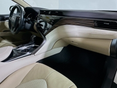 Used 2020  Toyota Camry Hybrid 4d Sedan XLE at Dutro Auto near Zanesville&comma; OH