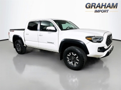 Used 2022  Toyota Tacoma 4WD TRD Off Road Double Cab 5ft Bed V6 AT at Dutro Auto near Zanesville&comma; OH