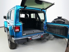 Used 2020  Jeep Wrangler Unlimited 4d SUV 4WD Sahara at Dutro Auto near Zanesville&comma; OH