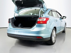 Used 2012  Ford Focus 4d Sedan SEL at Dutro Auto near Zanesville&comma; OH