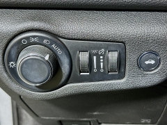 Used 2016  Chrysler 200 4d Sedan Limited I4 at Graham Auto Mall near Mansfield&comma; OH