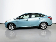 Used 2012  Ford Focus 4d Sedan SEL at Dutro Auto near Zanesville&comma; OH