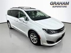 Used 2019  Chrysler Pacifica 4d Wagon Touring L Plus at Graham Auto Mall near Mansfield&comma; OH