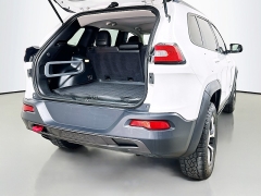 Used 2017  Jeep Cherokee 4d SUV 4WD Trailhawk I4 at Dutro Auto near Zanesville&comma; OH