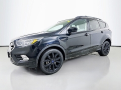 Used 2018  Ford Escape 4d SUV 4WD SE w&sol;SYNC3 at Dutro Auto near Zanesville&comma; OH