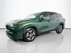 Used 2024  Toyota Highlander XLE AWD at Dutro Auto near Zanesville&comma; OH