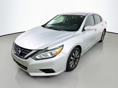 Used 2017  Nissan Altima 4d Sedan 2&period;5L SV at Dutro Auto near Zanesville&comma; OH