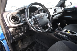 Used 2017  Toyota Tacoma 4WD Double Cab TRD Sport Auto at Graham Auto Mall near Mansfield&comma; OH