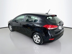 Used 2017  Kia Forte5 5d Hatchback LX at Graham Auto Mall near Mansfield&comma; OH