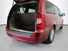 Used 2013  Chrysler Town & Country 4d Wagon Limited at Graham Auto Mall near Mansfield&comma; OH
