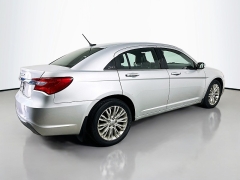 Used 2012  Chrysler 200 4d Sedan Limited at Dutro Auto near Zanesville&comma; OH