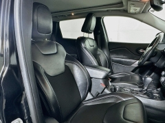 Used 2020  Jeep Cherokee 4d SUV 4WD Latitude Plus 2&period;4L at Dutro Auto near Zanesville&comma; OH