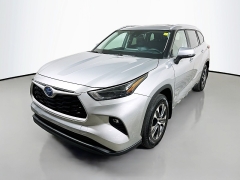 Used 2023  Toyota Highlander Hybrid XLE AWD at Graham Auto Mall near Mansfield, OH