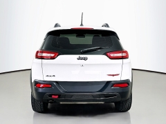 Used 2017  Jeep Cherokee 4d SUV 4WD Trailhawk I4 at Dutro Auto near Zanesville&comma; OH