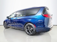 Used 2025  Chrysler Pacifica Limited FWD at Graham Auto Mall near Mansfield&comma; OH