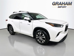 Used 2021 Toyota Highlander Hybrid XLE AWD at Graham Automall near Mansfield, OH