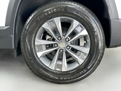 New 2026  Chevrolet Equinox FWD 4dr LT w&sol;1LT at Graham Auto Mall near Mansfield&comma; OH