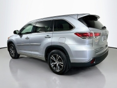 Used 2016  Toyota Highlander 4d SUV AWD XLE at Dutro Auto near Zanesville&comma; OH