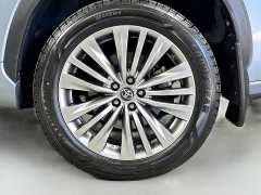 Used 2022  Toyota Highlander Hybrid Platinum AWD at Dutro Auto near Zanesville&comma; OH