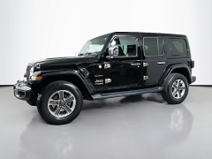 Used 2018  Jeep Wrangler Unlimited 4d SUV 4WD Sahara at Dutro Auto near Zanesville, OH