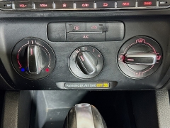 Used 2013  Volkswagen Jetta 4d Sedan SE Auto&sol;PZEV at Dutro Auto near Zanesville&comma; OH