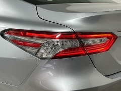 Used 2018  Toyota Camry Hybrid 4d Sedan SE at Dutro Auto near Zanesville&comma; OH