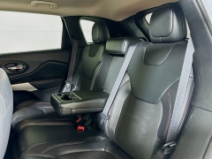 Used 2017  Jeep Cherokee 4d SUV 4WD Trailhawk I4 at Dutro Auto near Zanesville&comma; OH