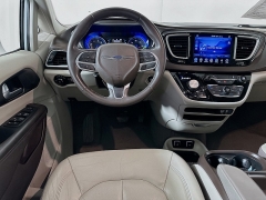 Used 2017  Chrysler Pacifica 4d Wagon Touring-L at Dutro Auto near Zanesville&comma; OH