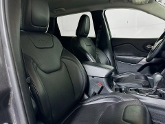 Used 2019  Jeep Cherokee 4d SUV FWD Limited 3.2L at Graham Auto Mall near Mansfield, OH