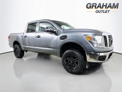 Used 2017  Nissan Titan 4WD Crew Cab SV at Dutro Auto near Zanesville&comma; OH