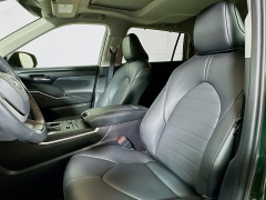 Used 2024  Toyota Highlander XLE AWD at Dutro Auto near Zanesville&comma; OH