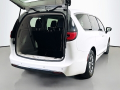 Used 2023  Chrysler Pacifica Hybrid Limited FWD at Dutro Auto near Zanesville&comma; OH