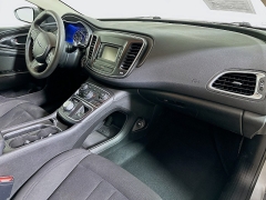 Used 2016  Chrysler 200 4d Sedan Limited I4 at Graham Auto Mall near Mansfield&comma; OH