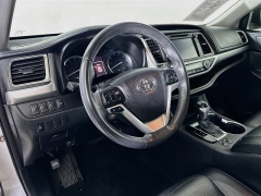 Used 2016  Toyota Highlander 4d SUV AWD XLE at Dutro Auto near Zanesville&comma; OH